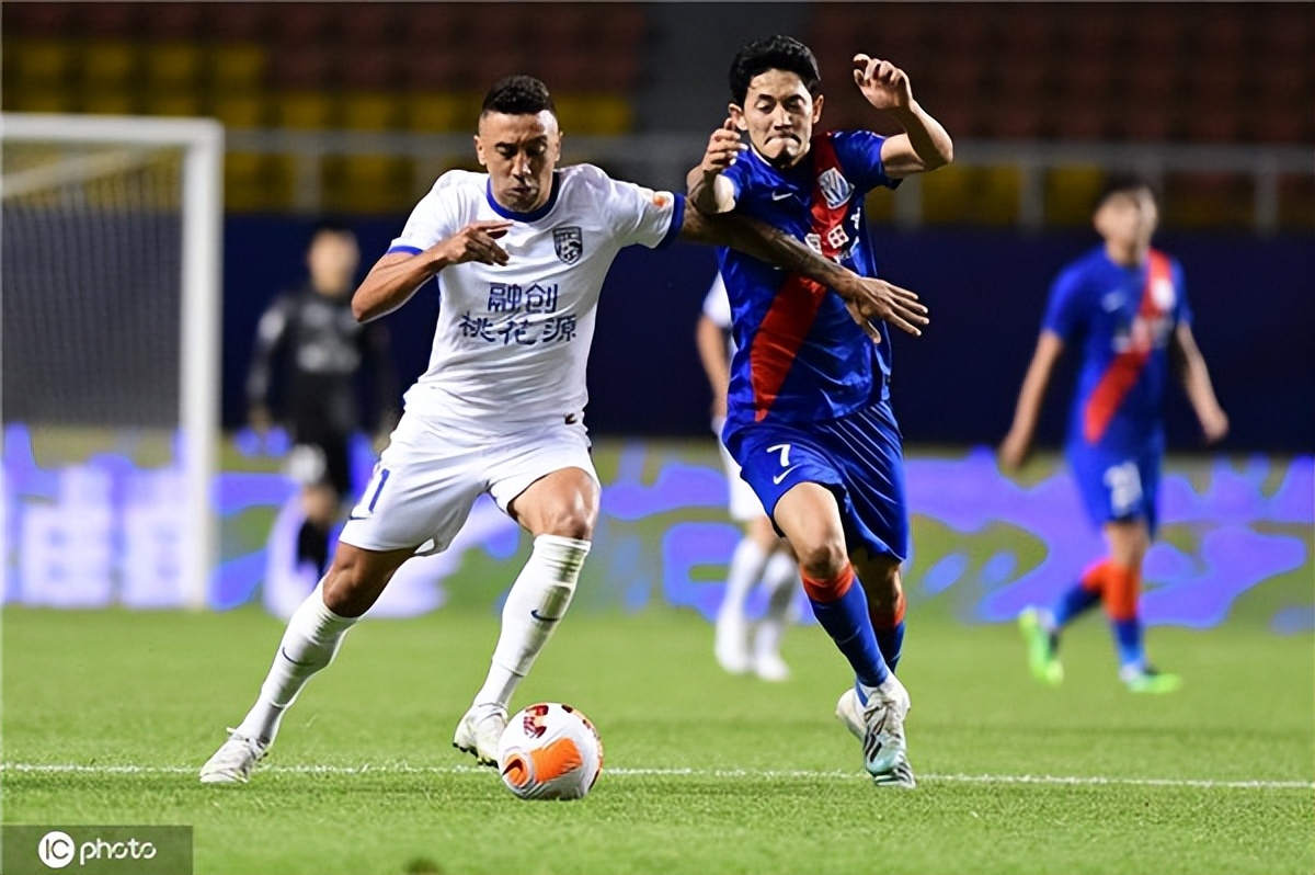 战术调整：教练下半场战术调整有效果