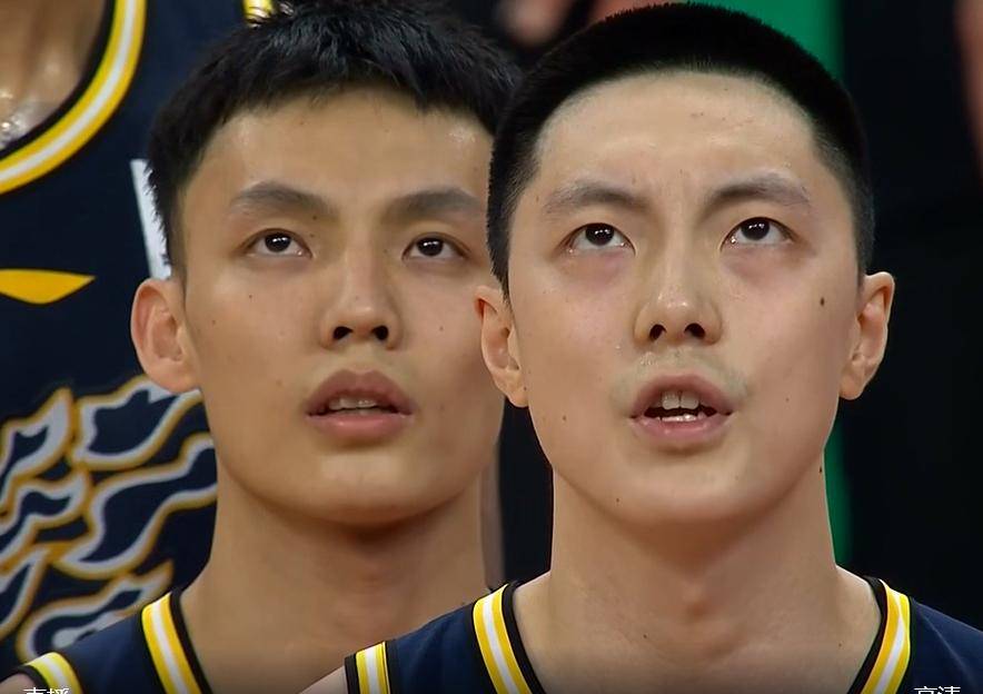 男子篮球队收敛庆祝，稳扎稳打晋级八强的简单介绍