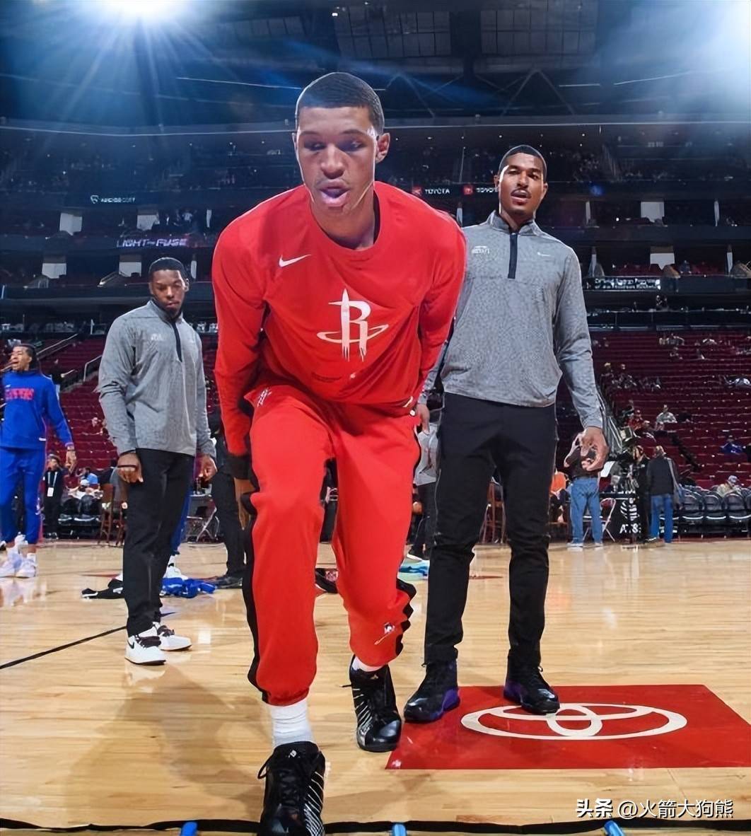 火箭前锋爆冷大号分效力五小时球队晋级西部决赛的简单介绍 火箭前锋爆冷大号分效力五小时球队晋级西部决赛的简单介绍