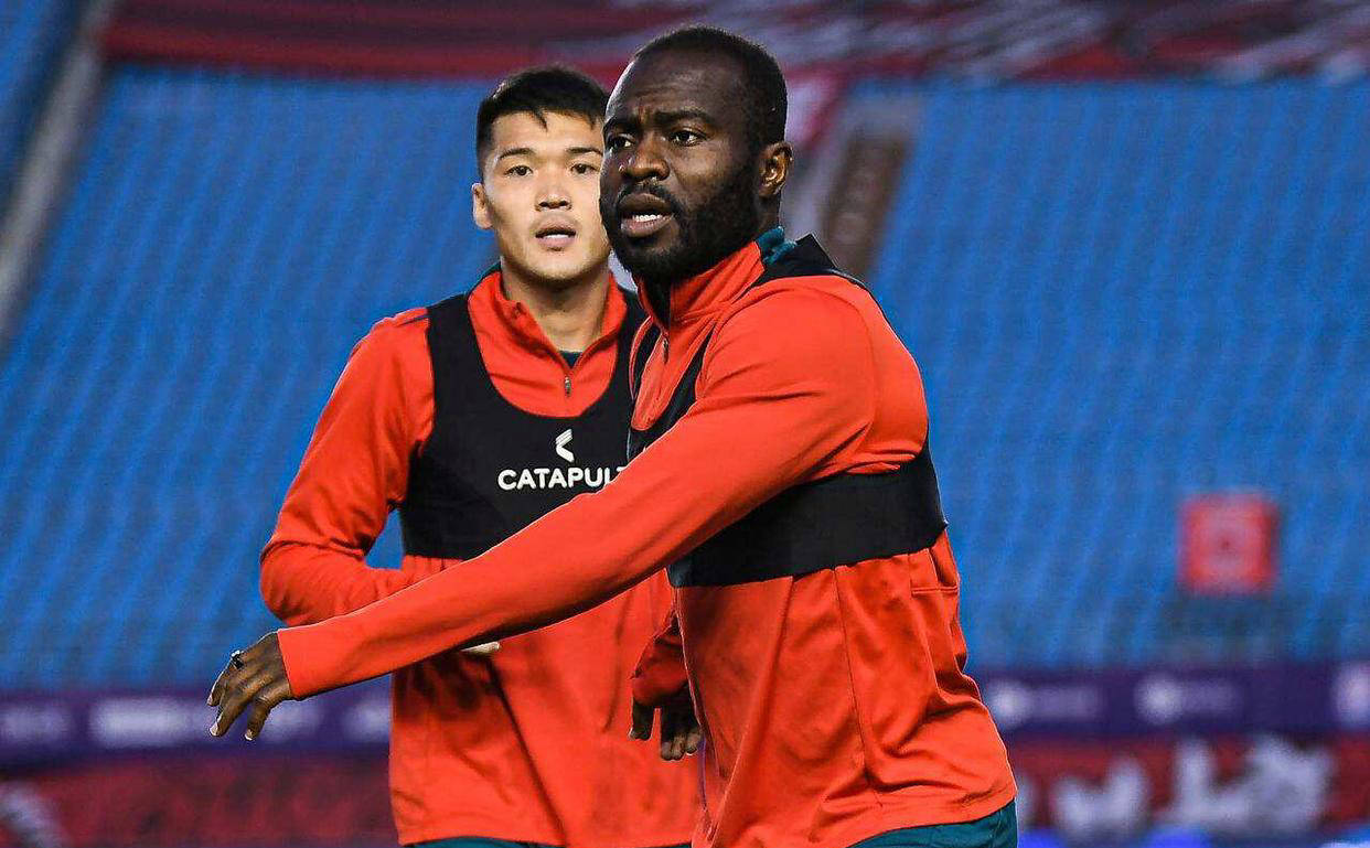 球队新引援登场,期待他们的表现 球队新引援登场,期待他们的表现