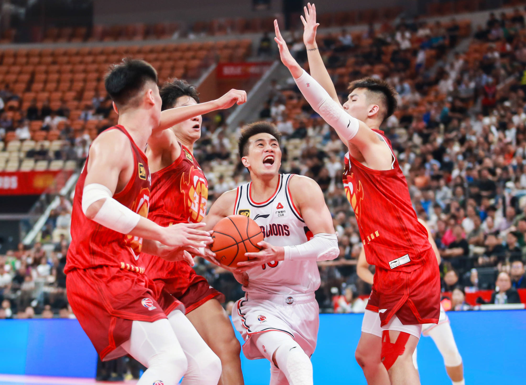 球队新引援登场,期待他们的表现 球队新引援登场,期待他们的表现