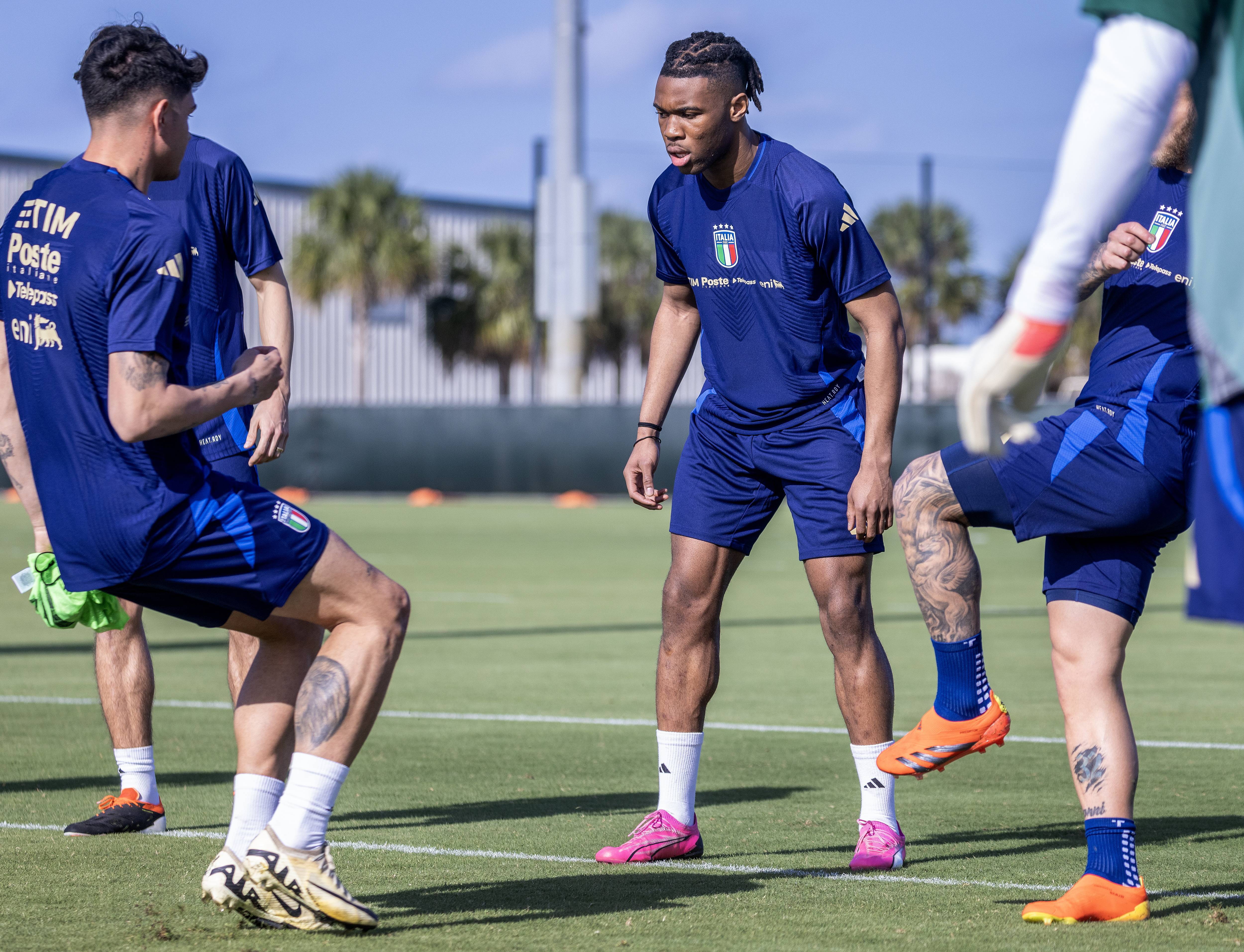 意大利击剑队表现出色，备受瞩目