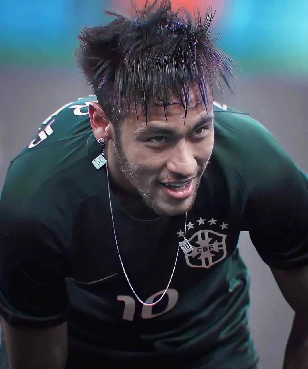 内马尔闪耀光芒,率队获胜晋级 内马尔闪耀光芒,率队获胜晋级