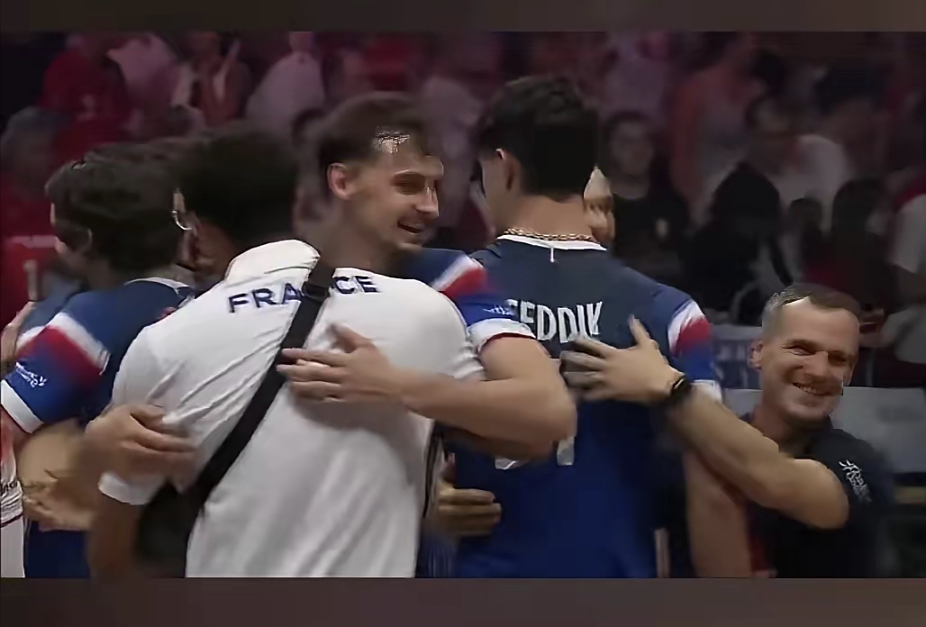 包含波兰不敌英格兰，濒临欧锦赛淘汰的词条