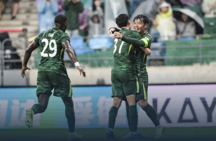 国内足球联赛进入激烈争夺阶段,各队积分并列 国内足球联赛进入激烈争夺阶段,各队积分并列