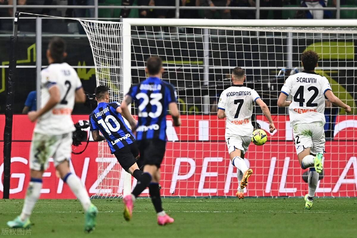 国际米兰客场战胜萨索洛,取得胜利 国际米兰客场战胜萨索洛,取得胜利