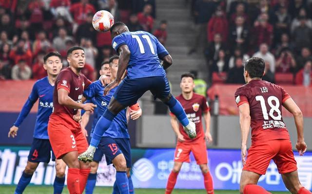 上海申花队员受伤，影响战术调整