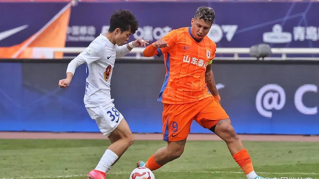 包含山东泰山球迷示威抗议，俱乐部面临压力的词条