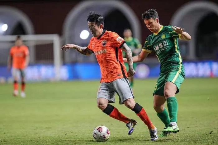 包含海南队在比赛中稳扎稳打，取得关键胜利的词条