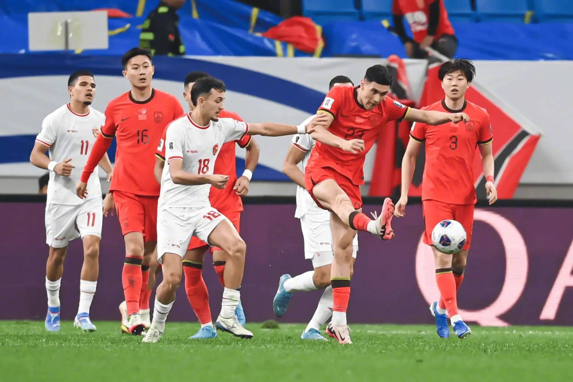 国足遭遇湖人险胜，世界杯局势紧张的简单介绍