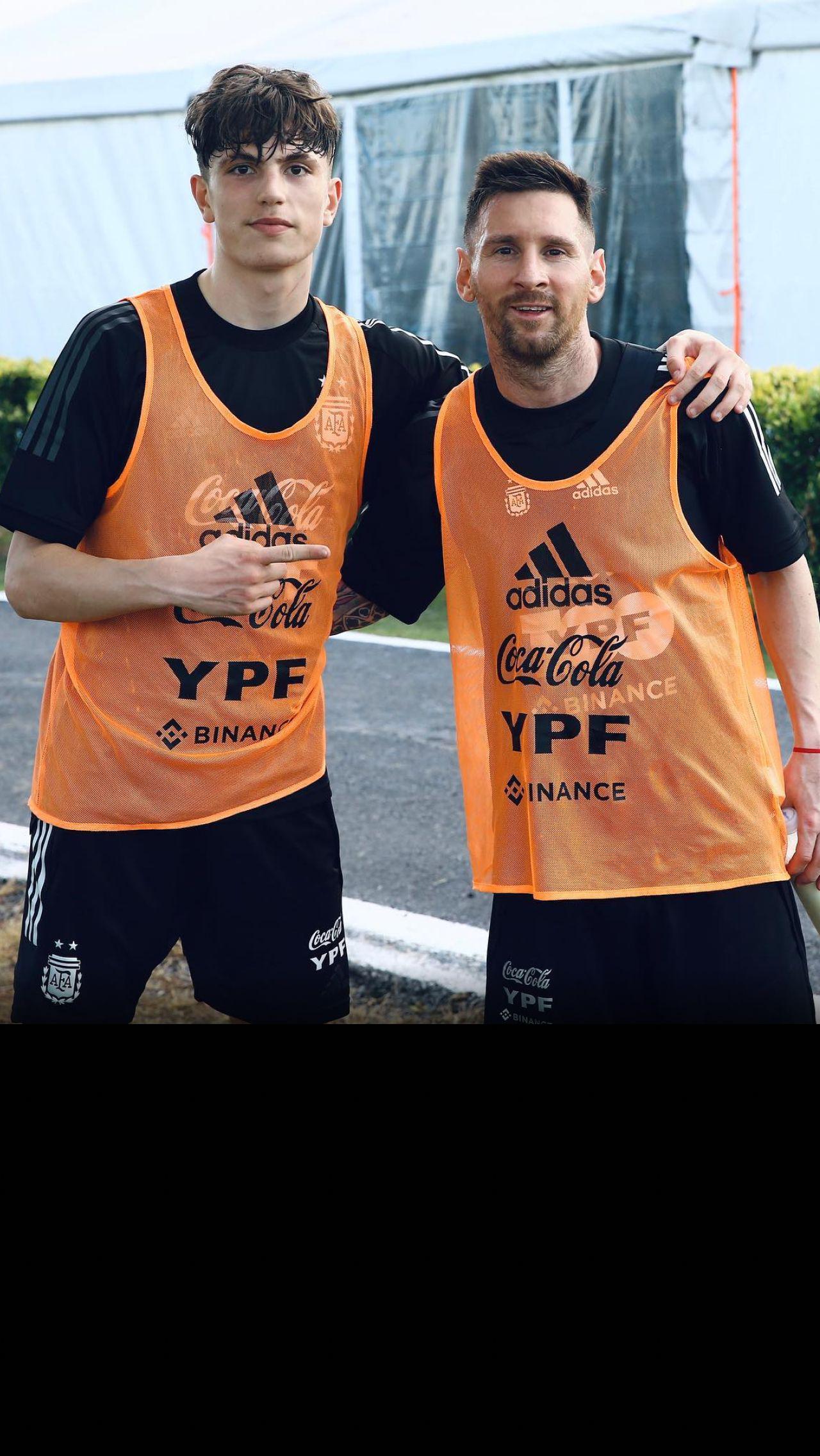 阿根廷后卫迎儿子首秀，传承足球家族传统