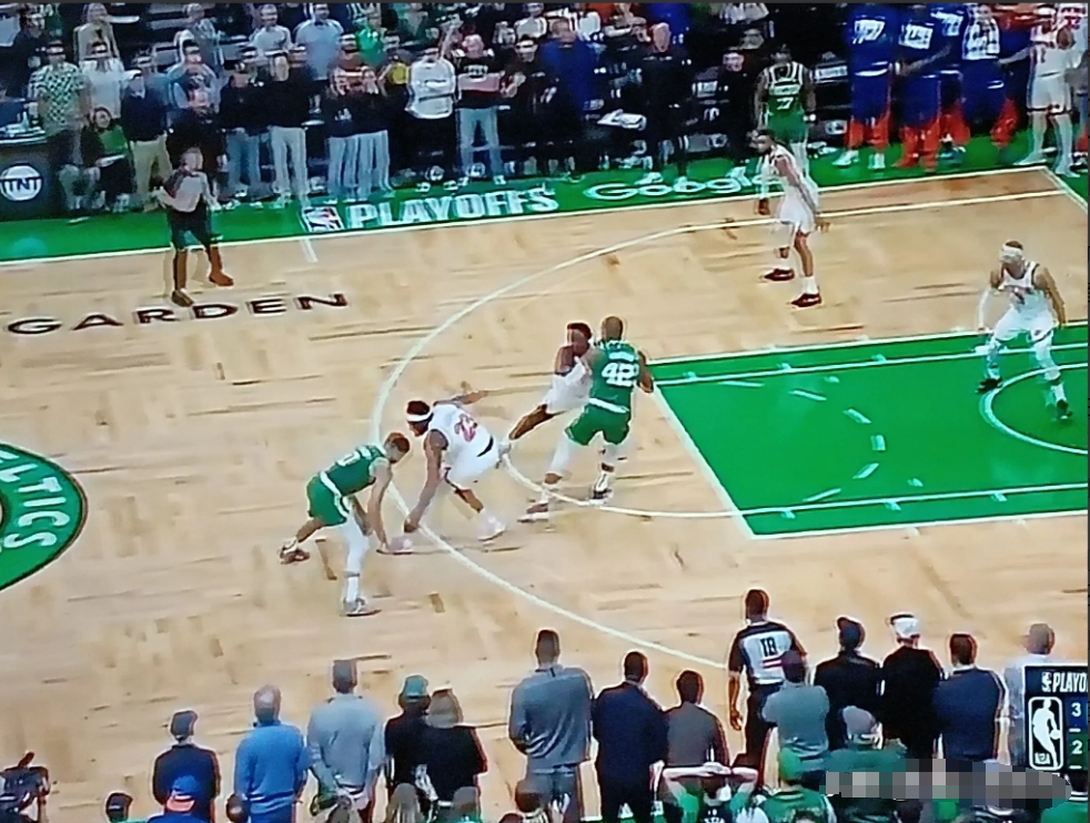 凯尔特人主场大胜尼克斯