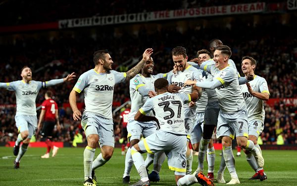 里昂碾压曼联，托雷斯惊艳世界