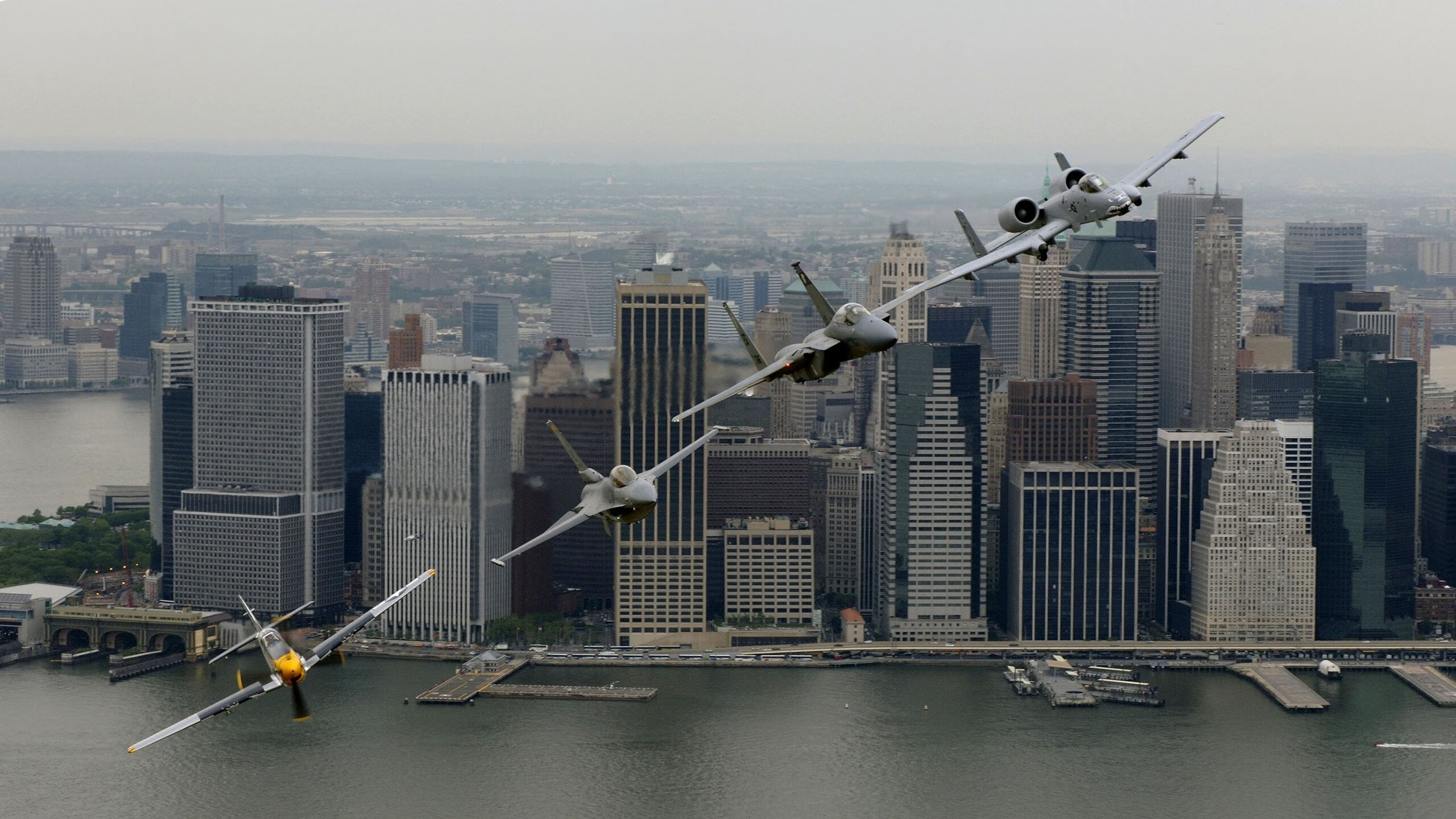 极限的双面，当F1赛道轰鸣与篮球场烽烟相遇