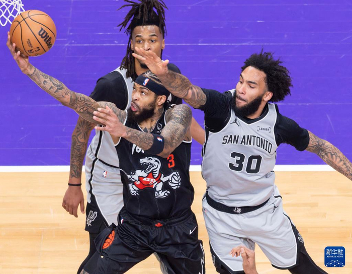 英格拉姆比赛走势一手掌控，深圳队打穿马刺